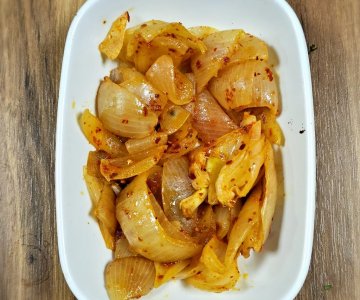 Pişmiş Soğan Salatası