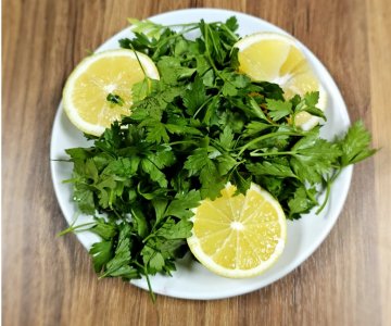 Yeşillik Salatası Limon